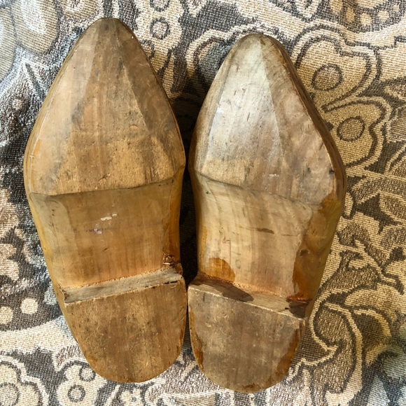 Vintage Wooden Shoes. Souvenir of Belgium. Hand Made Painted with European Flags - Picture 9 of 10
